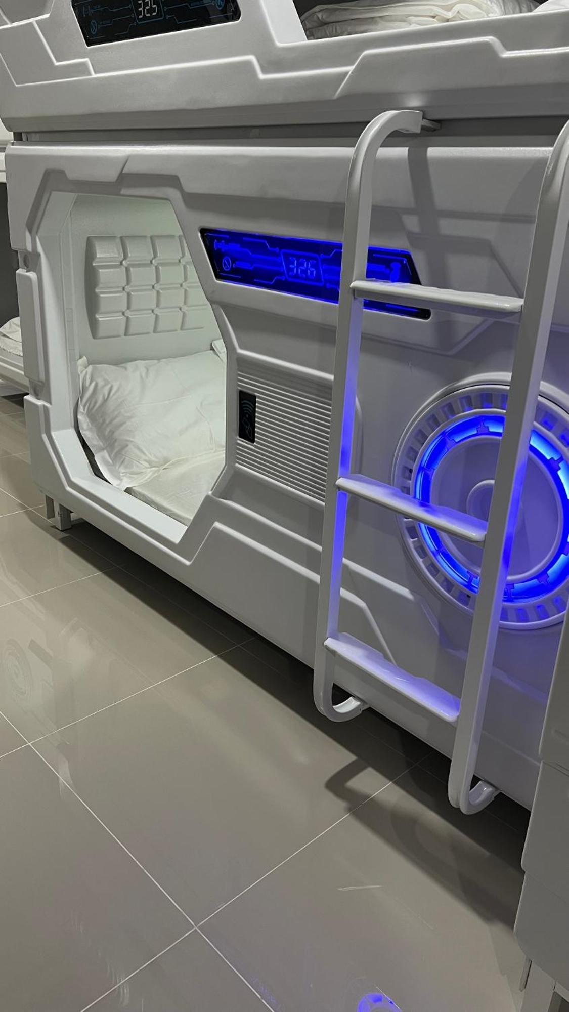 Kiwi Capsule Hotel Bangkok Kültér fotó
