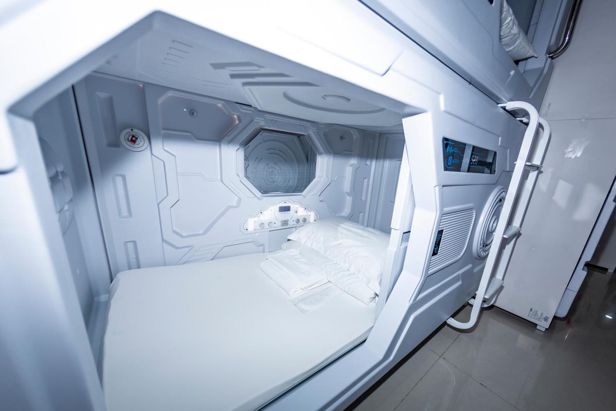 Kiwi Capsule Hotel Bangkok Kültér fotó