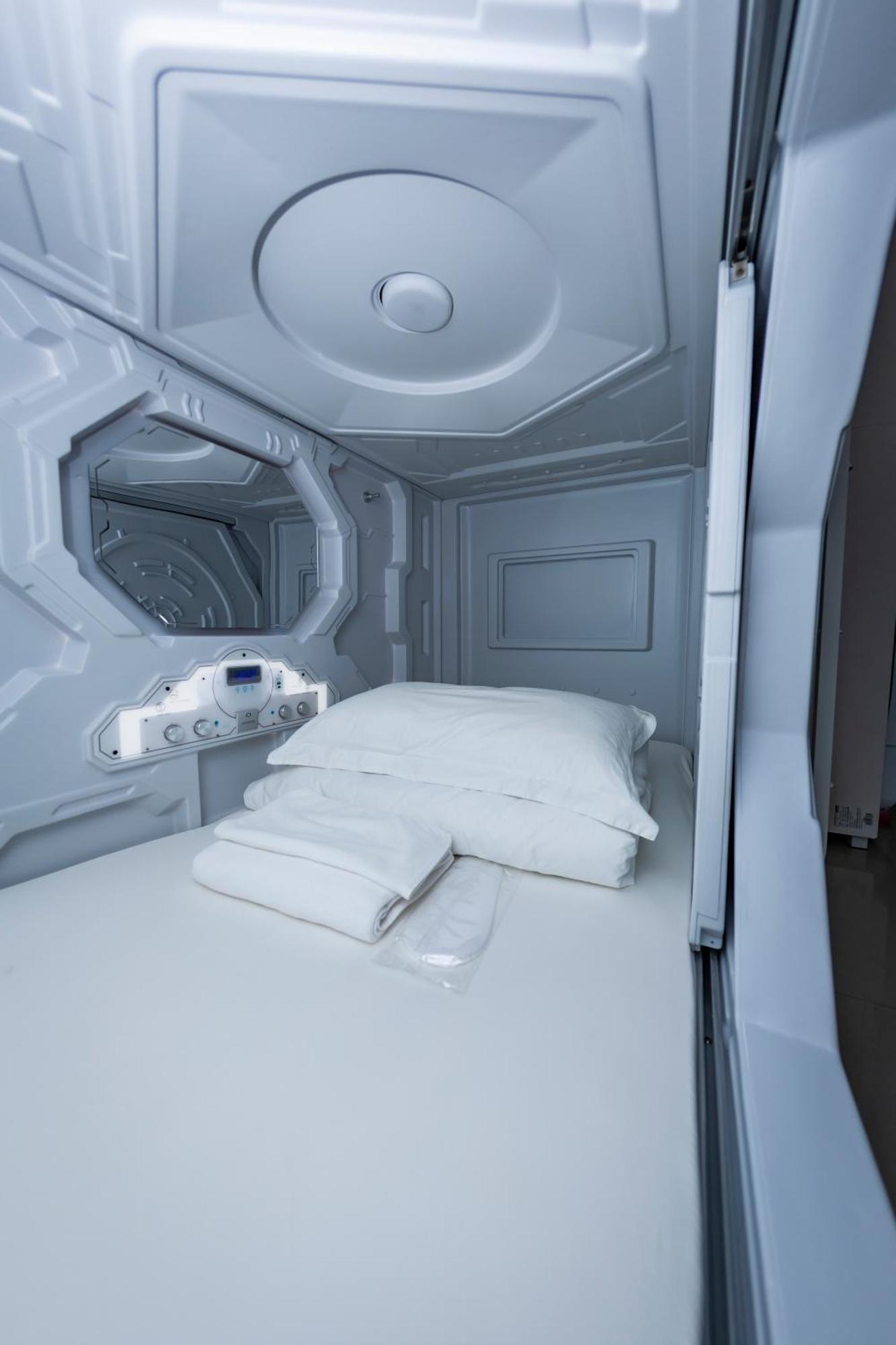 Kiwi Capsule Hotel Bangkok Kültér fotó