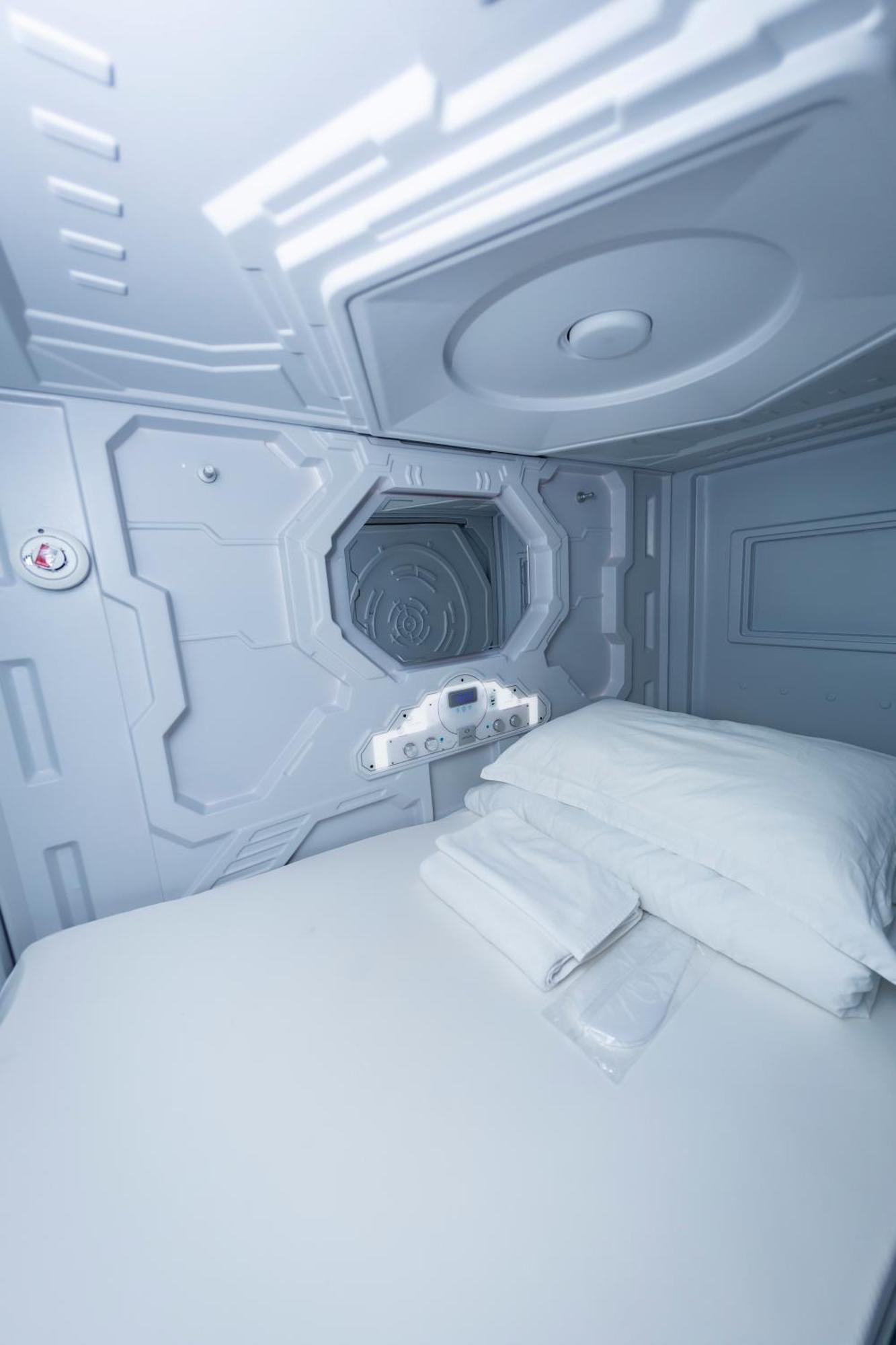 Kiwi Capsule Hotel Bangkok Kültér fotó